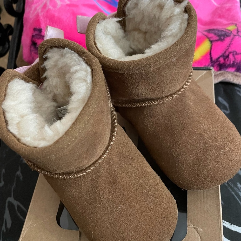 Baby Uggs: Jesse Bow